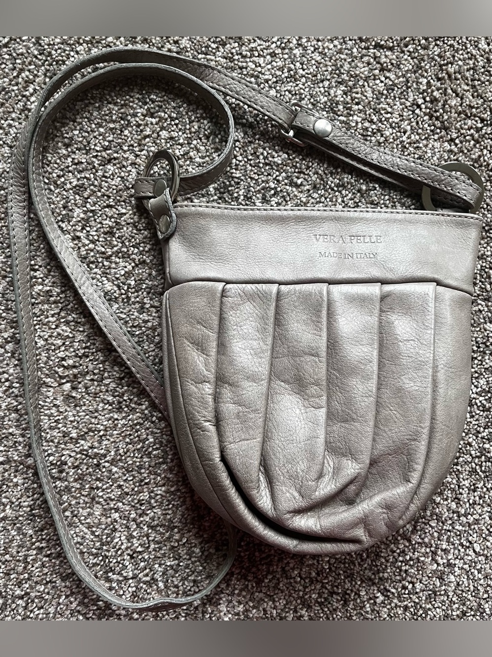 Vera Pelle Pleated Leather Crossbody